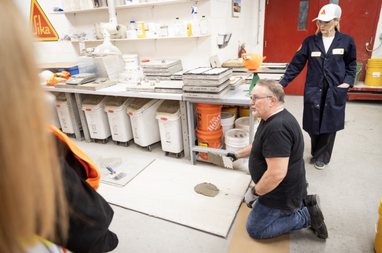 Retour sur une expérience exclusive au cœur des laboratoires Sika