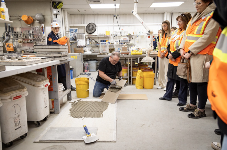 Retour sur une expérience exclusive au cœur des laboratoires Sika
